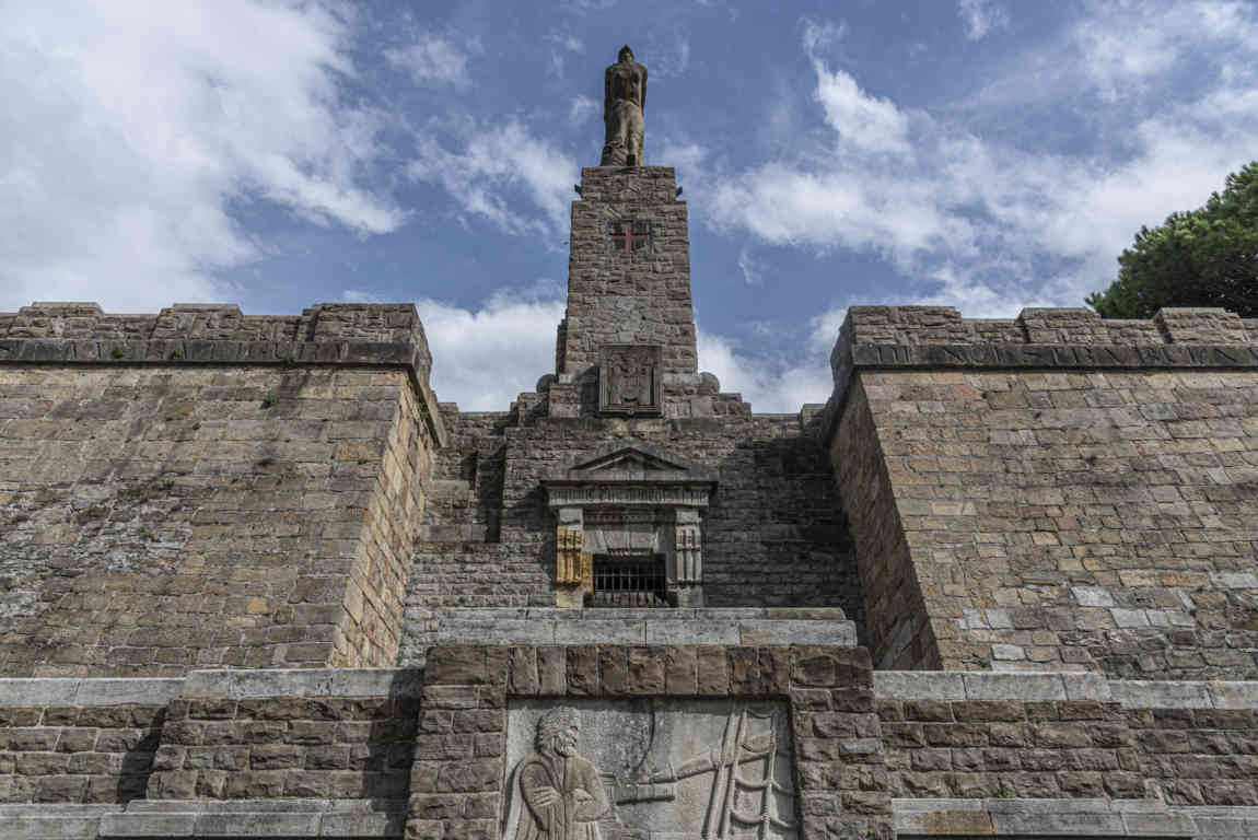Guipúzcoa - Getaria 18 - monumento a Juan Sebastián Elcano.jpg